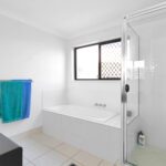 27 Henley Close, BLACKS BEACH, QLD 4740 AUS