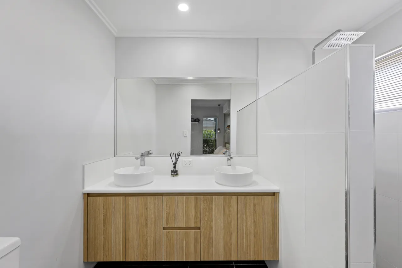 15 Jennifer Court, BUCASIA, QLD 4750 AUS